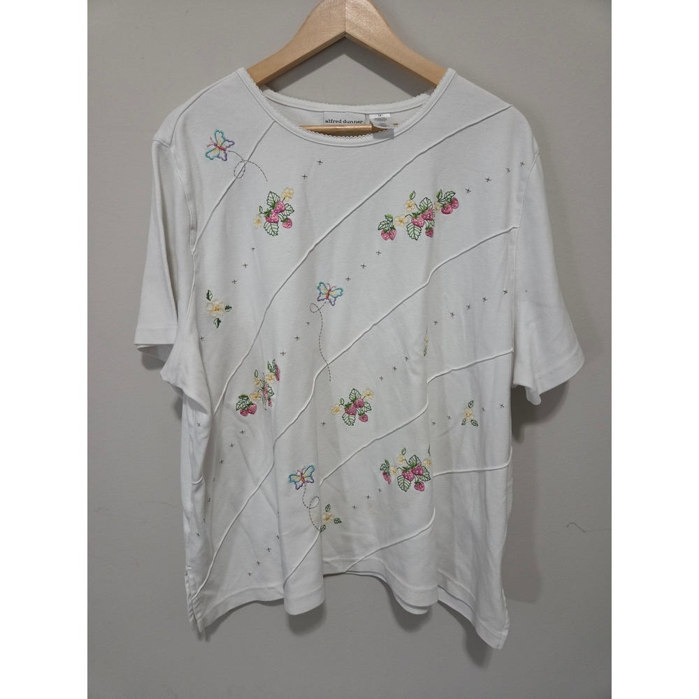 Alfred Dunner White Embroidered Strawberry Butterfly Pintuck Top Plus Size 3X‎